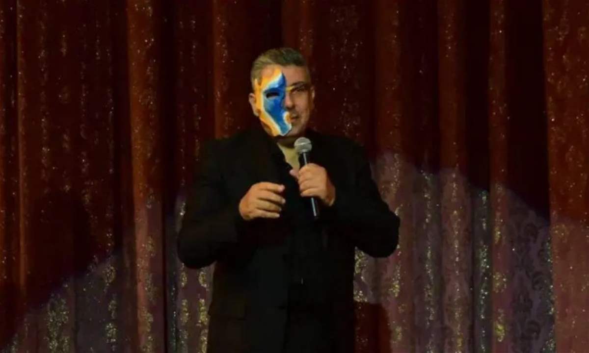 غابي حويك يتخلى عن القناع على وجهه.. هكذا بدا في اول ظهور علني له