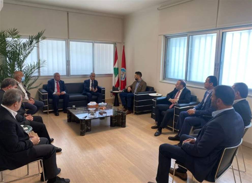 وفد من "أمل" زار النائب جنبلاط للتهنئة بانتخابه رئيساً للحزب التقدمي الاشتراكي ونجاح المؤتمر العام للحزب 