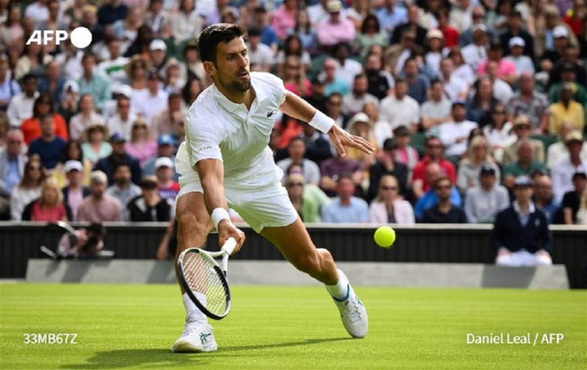 فيديو - ديوكوفيتش يُضحك جمهور ويمبلدون بتصرف مثير 