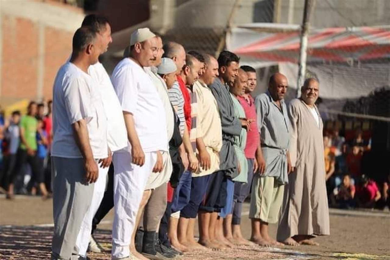 صور - مباراة في مصر بالجلباب والكلسون والصديري 