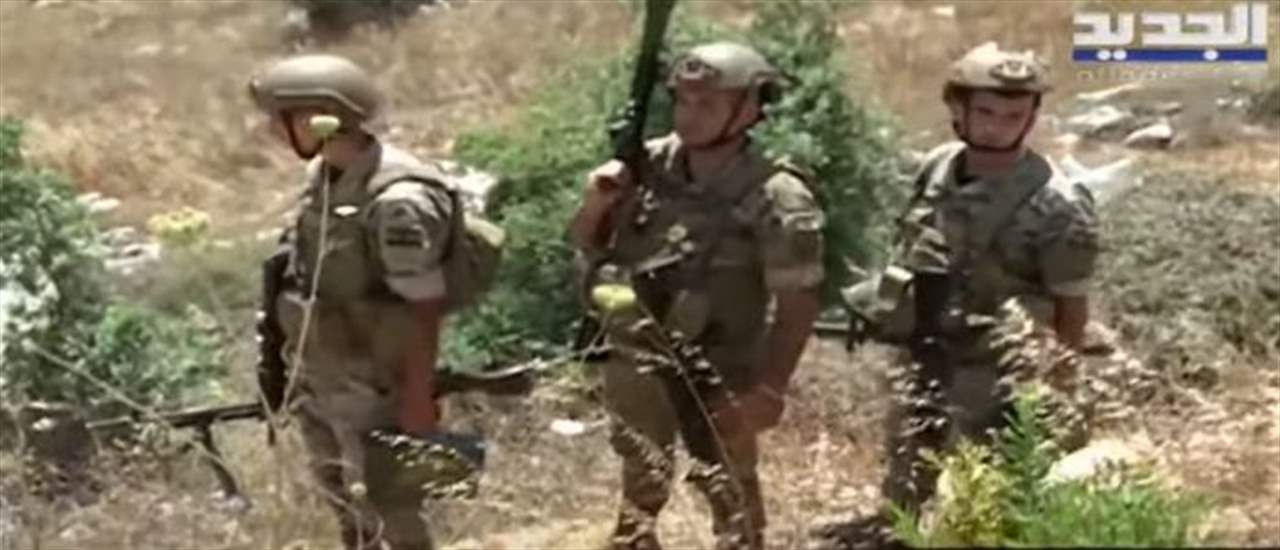 استنفار للجيش اللبناني لمنع جرافة الاحتلال  الاسرائيلي من اكمال عملها عند الحدود في ميس الجبل