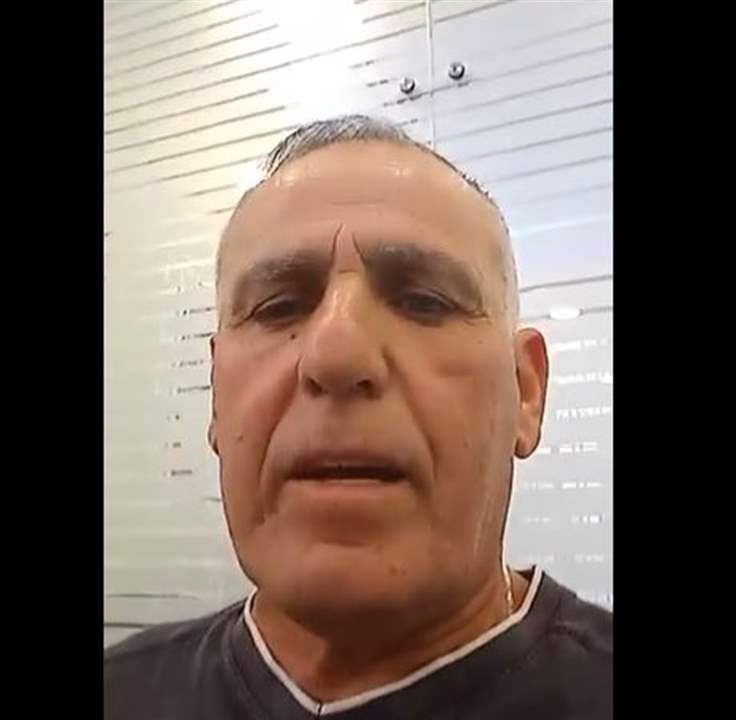 بالفيديو- مودع يحتجز مدير فرع بنك مصر ولبنان رهينة .. ويحصّل وديعته