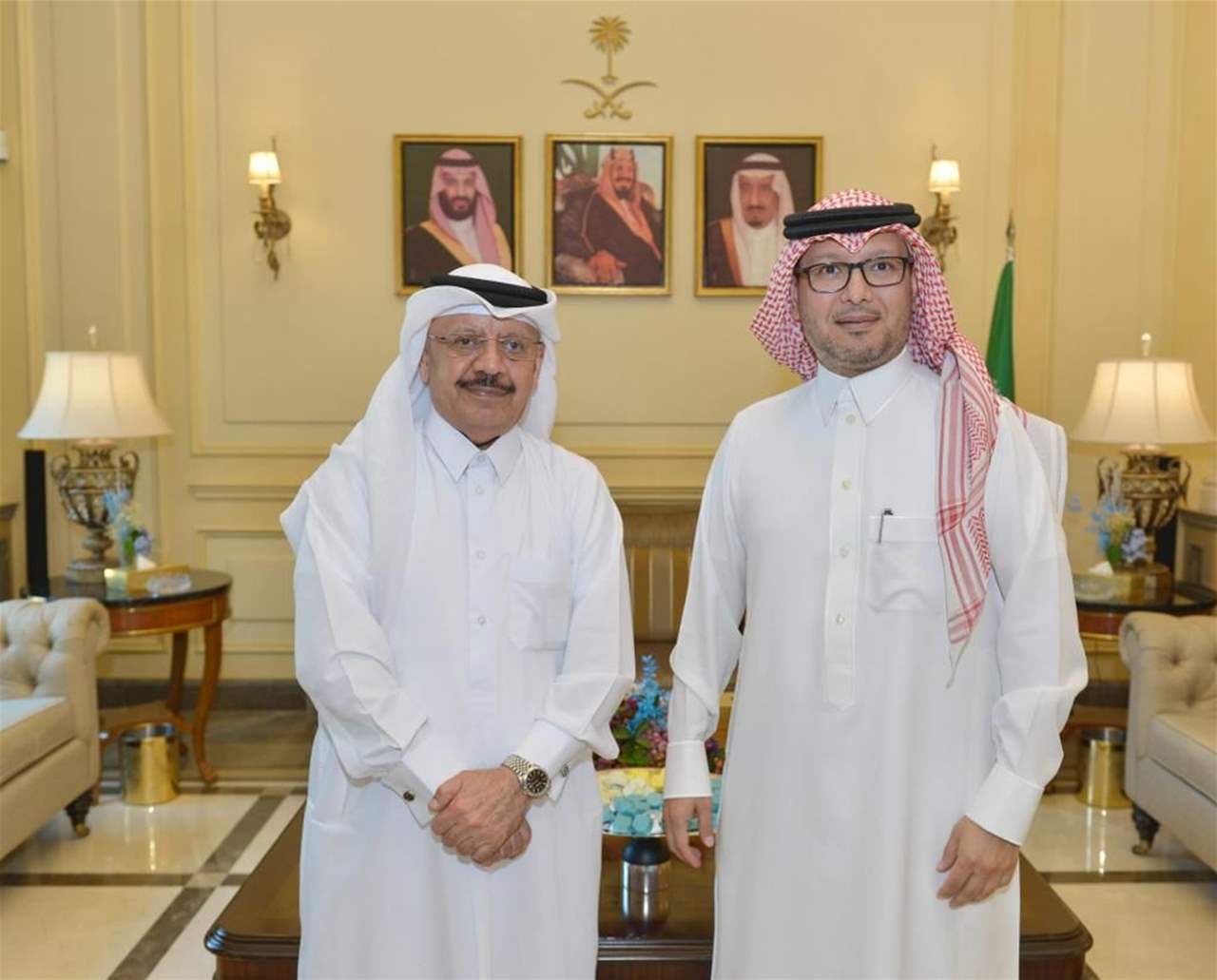 السفير السعودي وليد بخاري يستقبل نظيره القطري إبراهيم السهلاوي 