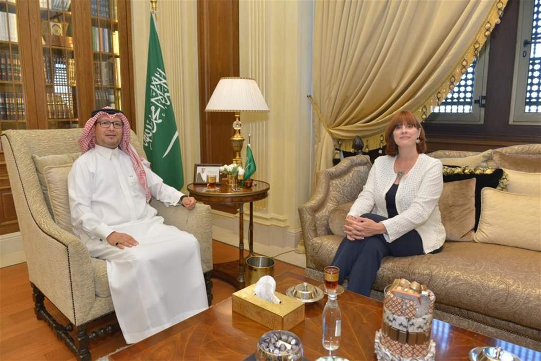 السفير السعودي وليد بخاري يستقبل السفيرة الكندية 