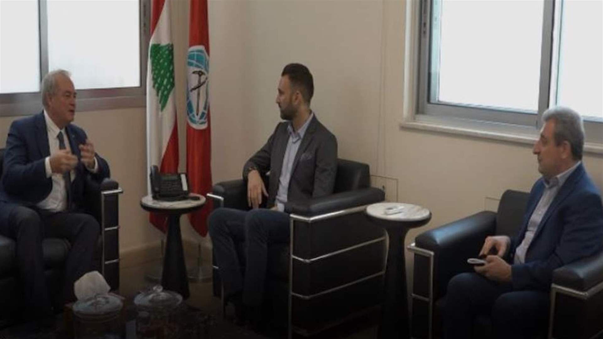 تيمور جنبلاط تسلم من السفير الروسي ألكسندر روداكوف دعوة لزيارة موسكو 