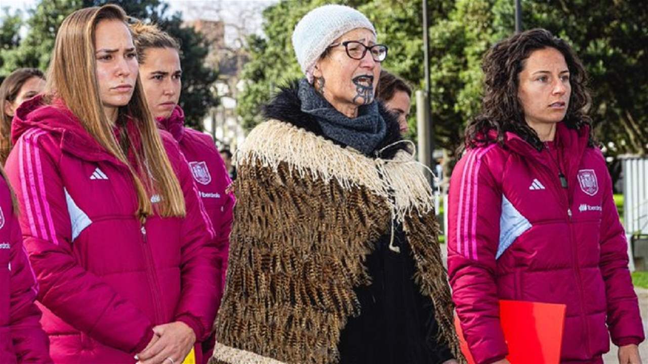 فيديو - منتخب اسبانيا يهين نيوزيلندا ساخراً من "الهاكا" .. ويعتذر 