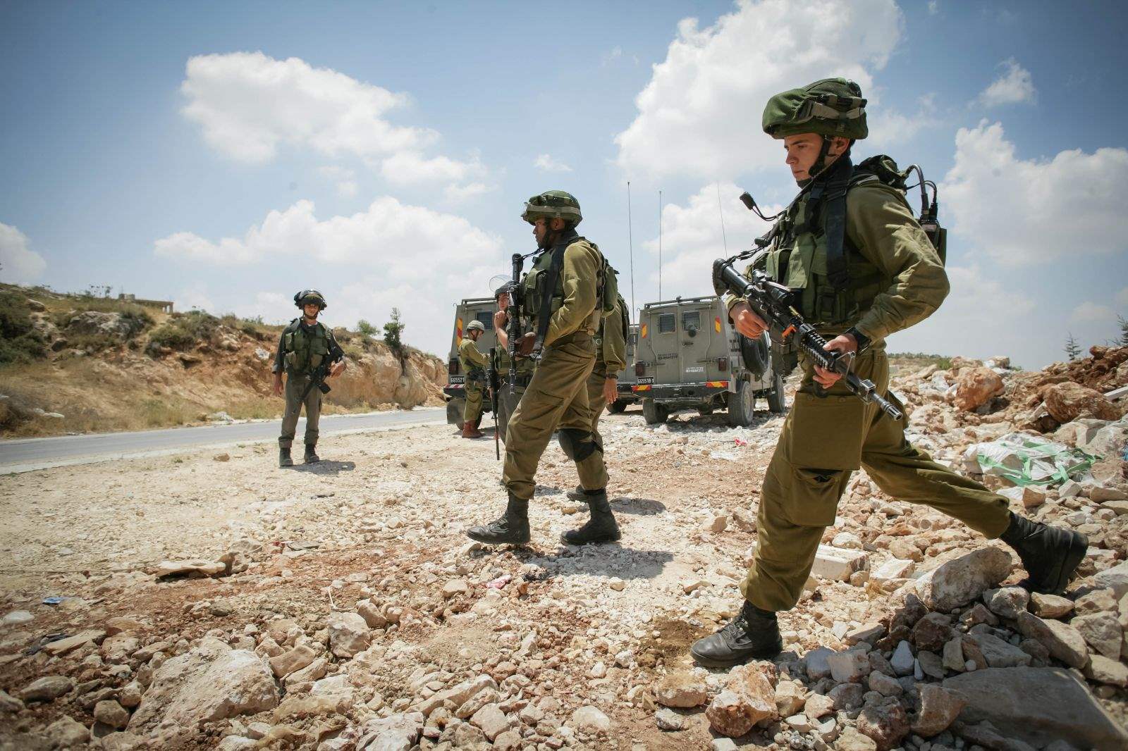مقتل ضابطة إسرائيلية وإصابة جندي 