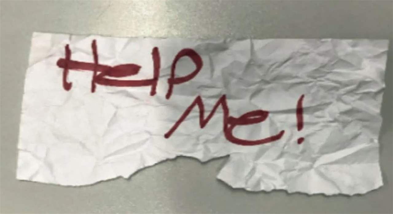 "ساعدوني".. 6 أحرف على قصاصة ورق تنقذ فتاة من "الجحيم"