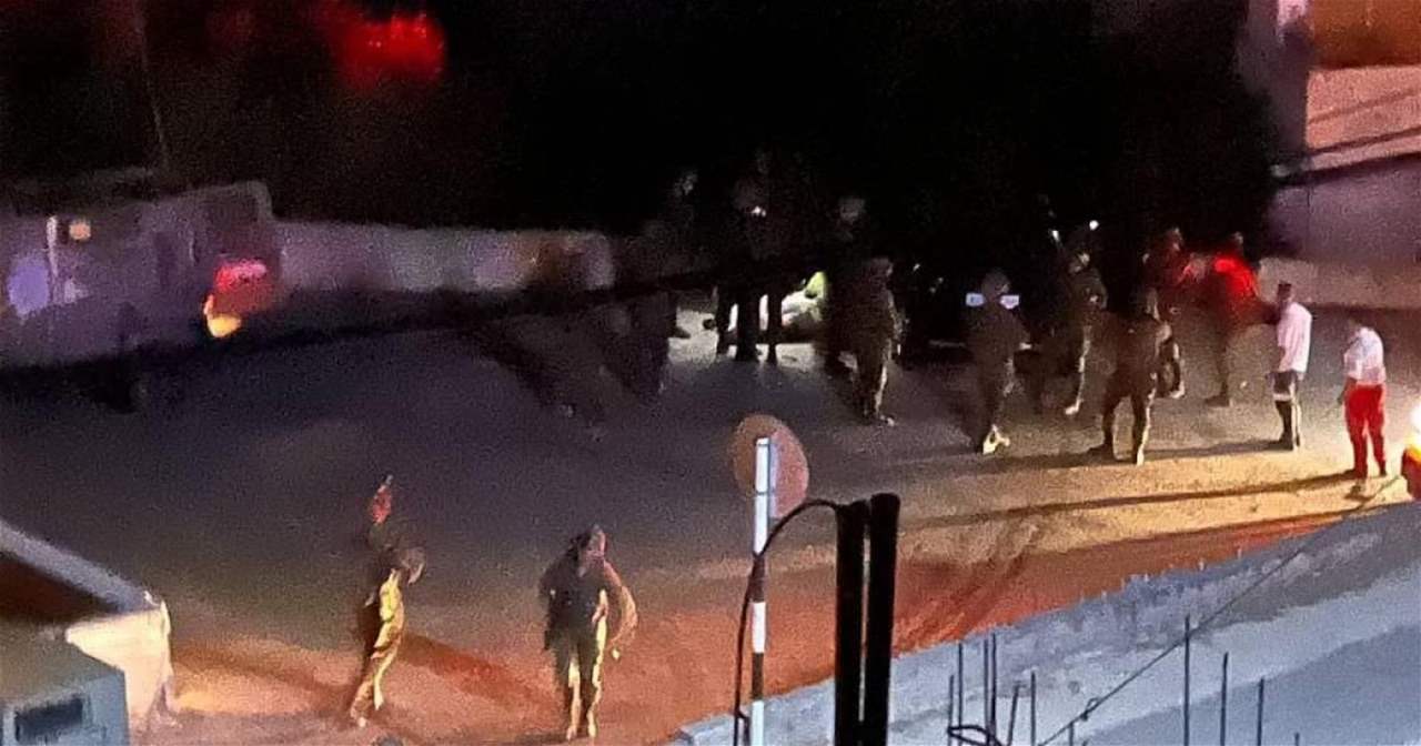 استشهاد شاب فلسطيني وإصابة آخر باستهداف الاحتلال مركبة شمال غرب نابلس