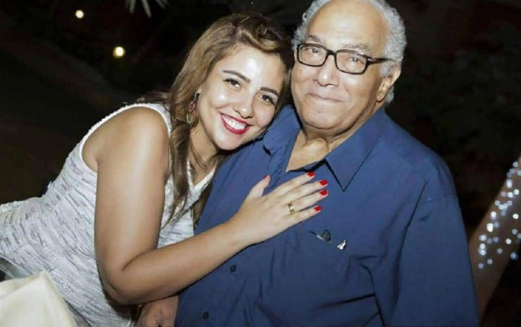 دنيا سمير غانم وحمادة هلال وغيرهما يواسون مي كساب بعد وفاة والدها