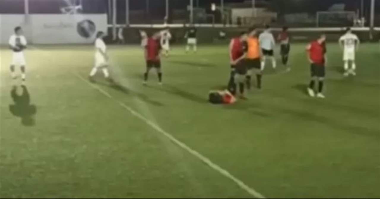 بالفيديو - مقتل مدرب رميا بالرصاص خلال مباراة لكرة القدم