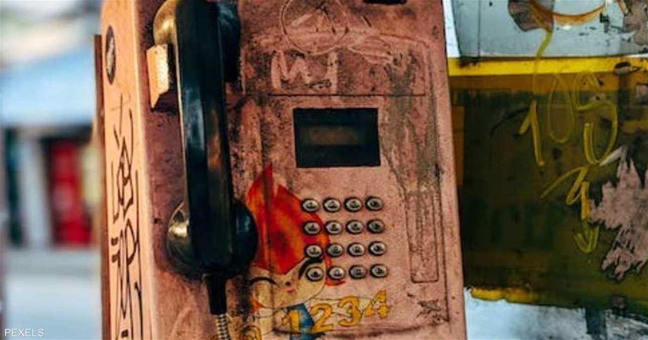 احتال على والده بآلاف الدولارات.. زيّف صوته باتصالات بنكية