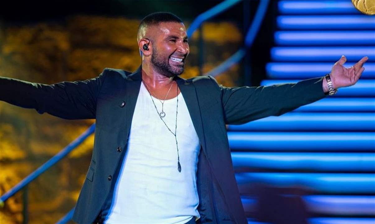 احمد سعد يبكي على المسرح خلال حفله في قرطاج ويغني للمرأة التونسية بعد ازمته الاخيرة