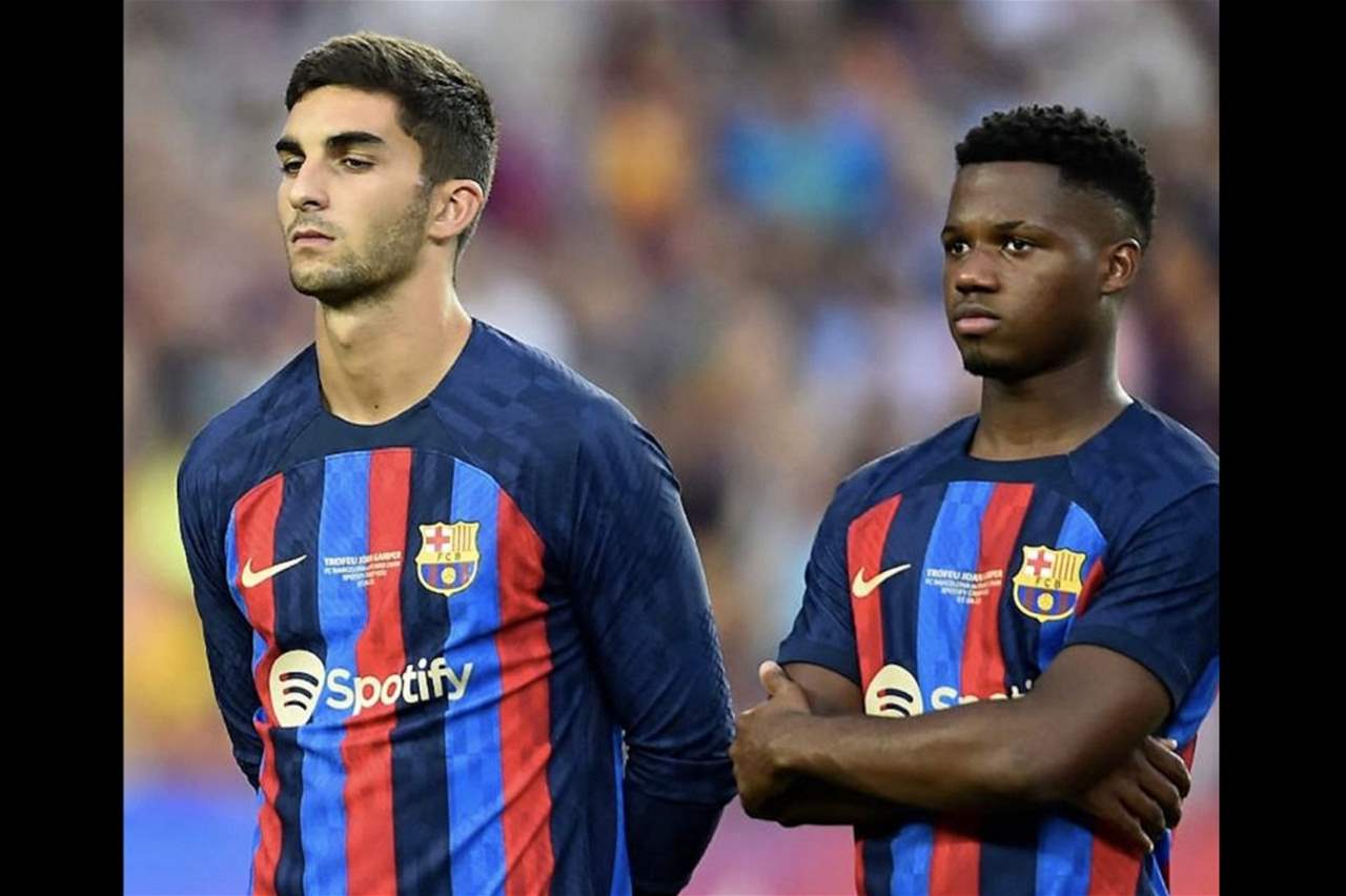 أزمة في برشلونة بسبب توريس وفاتي فما هي؟