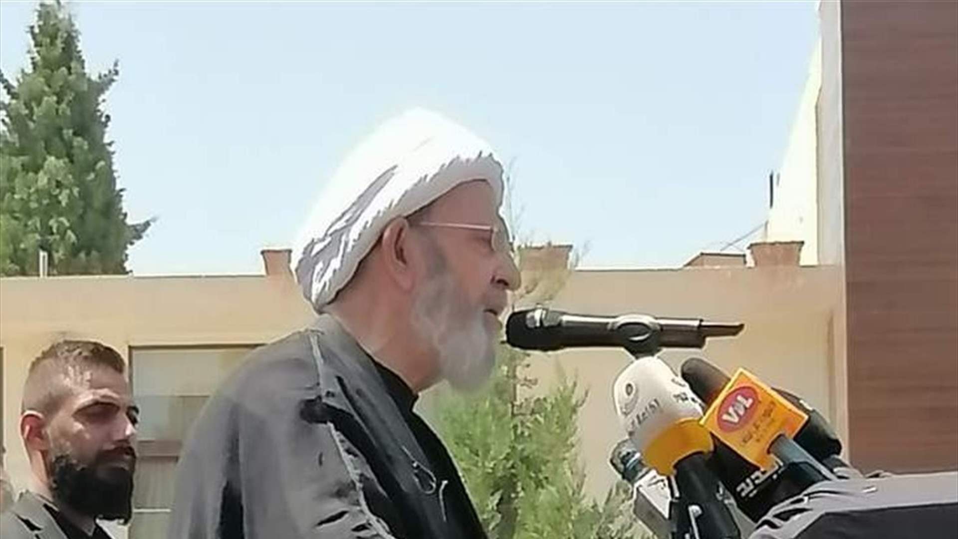 يزبك خلال مسيرة حزب الله في بعلبك: للتفاهم على اختيار شخصية تحفظ كيان واستقلال لبنان وترفض الإملاءات