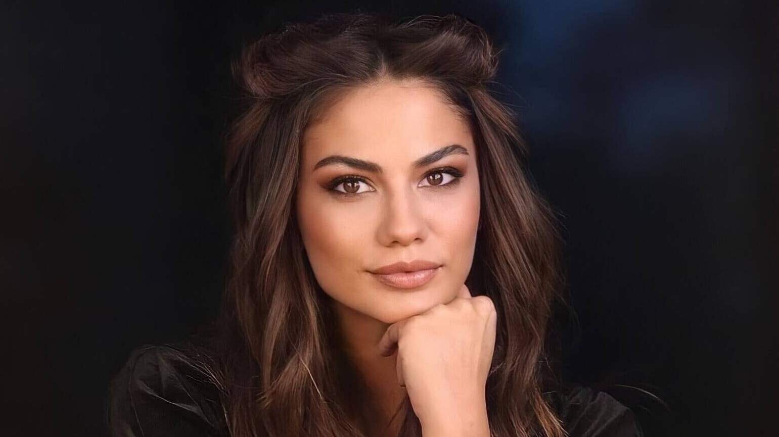 تسريب فيديو لـ ديميت أوزديمير مع حبيبها الجديد بعد شهرين من طلاقها