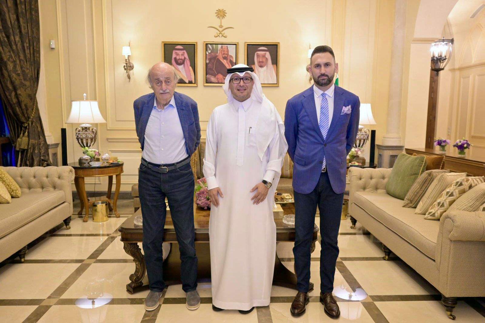 السفير السعودي وليد بخاري يلتقي تيمور ووليد جنبلاط في اليرزة