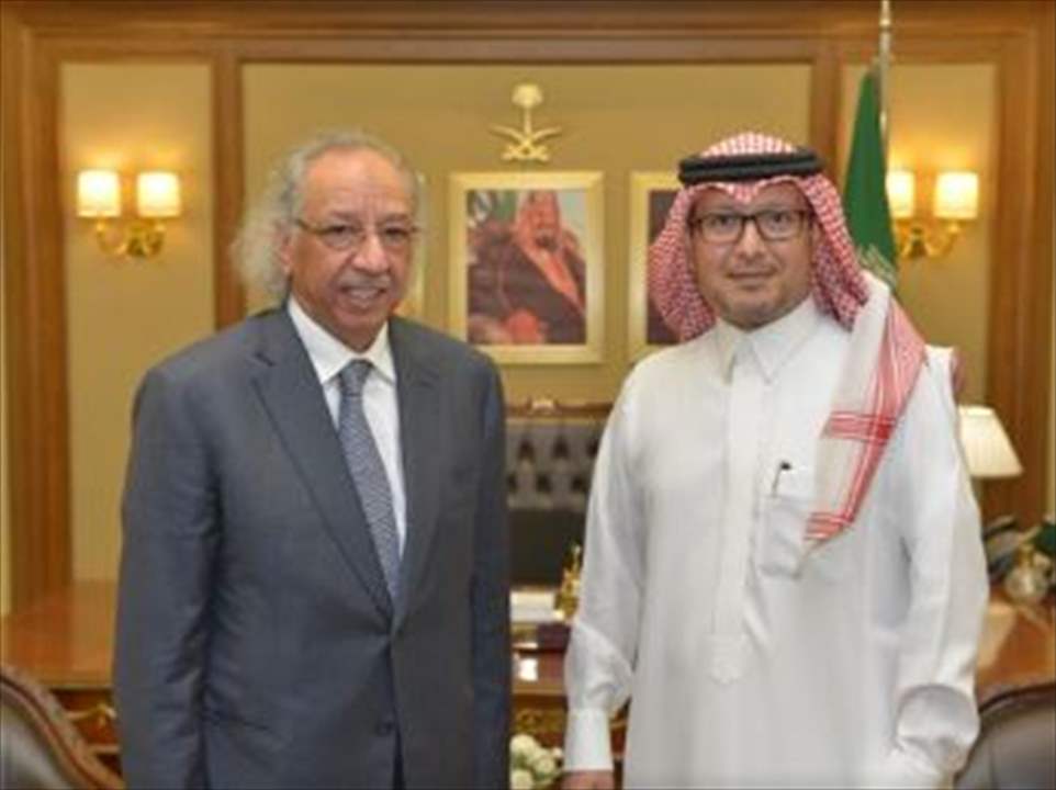  السفير السعودي وليد البخاري يستقبل رئيس مجلس إدارة اتحاد المصارف العربية محمد الجراح الصباح 