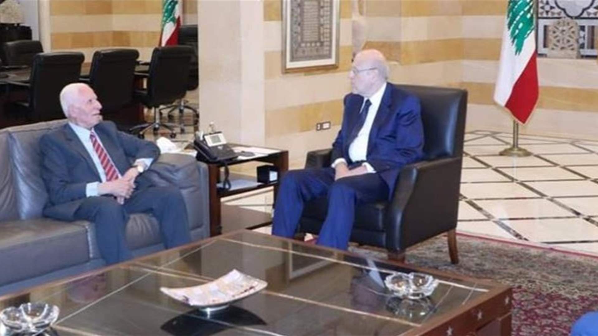 "الاخبار"| محمود عباس لميقاتي : ملتزمون بالتهدئة في عين الحلوة