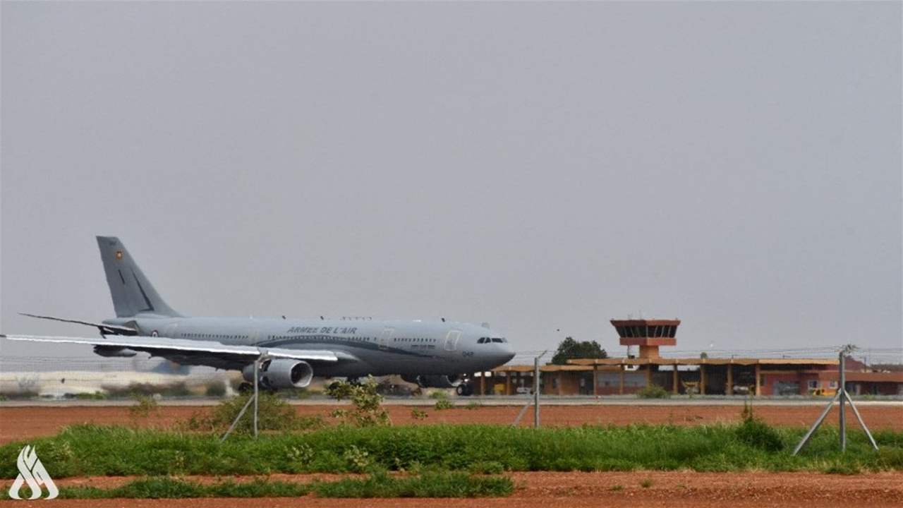 انقلابيو النيجر يغلقون المجال الجوي للبلاد مع انتهاء مهلة إكواس