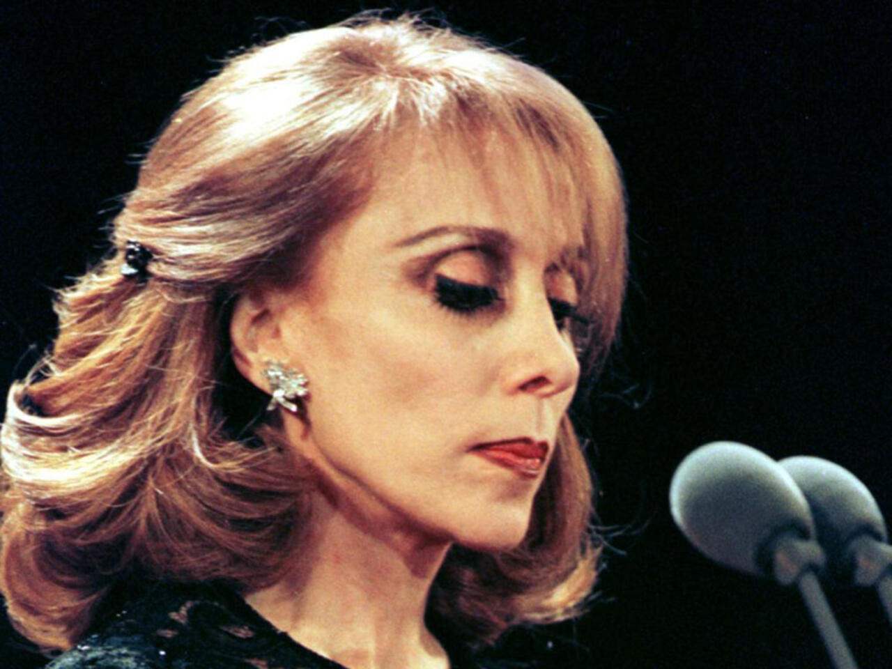 "وتراجع حساب العتيق ببالها".. صورة جديدة للسيدة فيروز