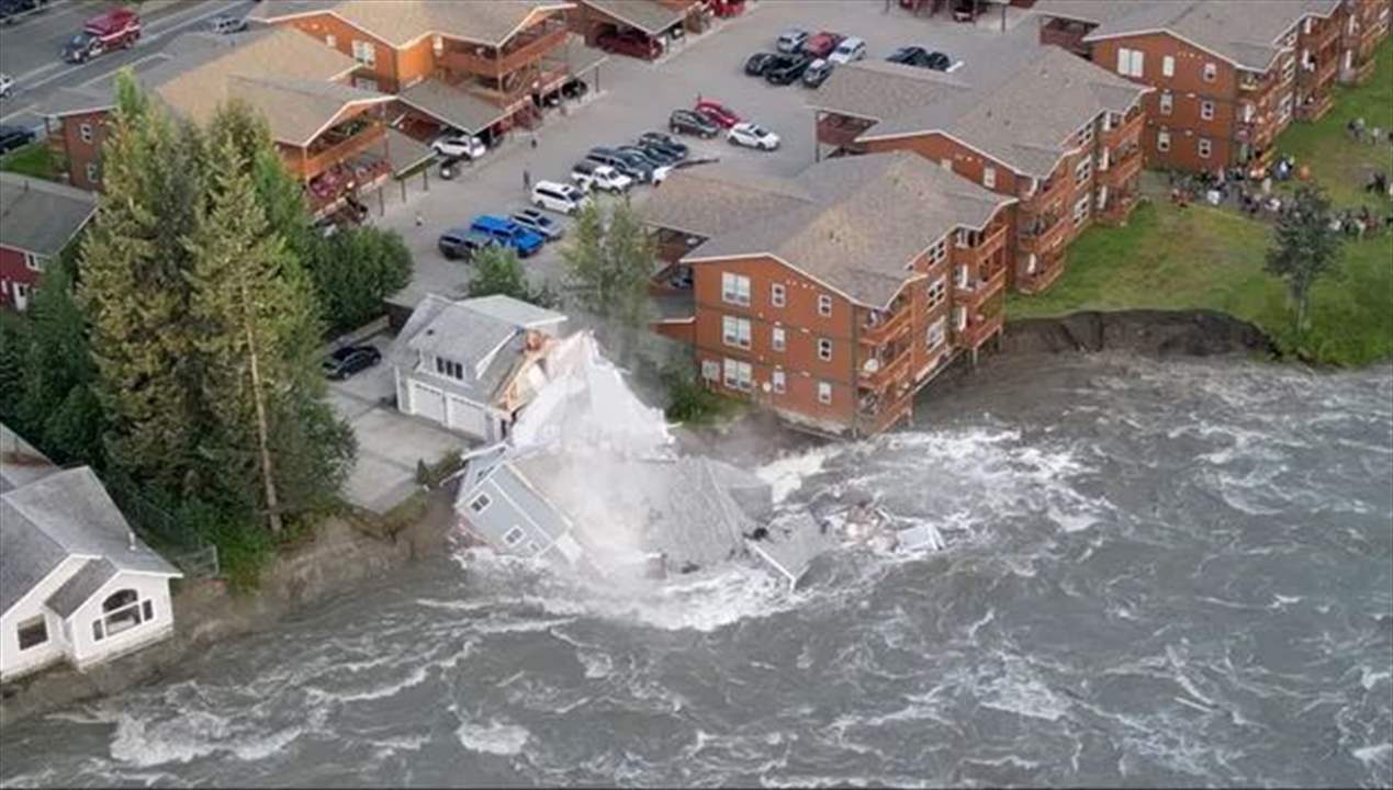 بالفيديو - منزل يختفي في المياه بلمح البصر