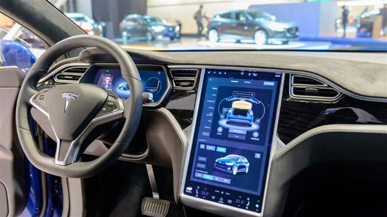 تسلا في مأزق خطير.. ثغرة أمنية تهدد نظام سياراتها! 