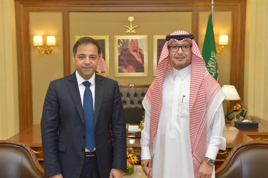 السفير السعودي وليد بخاري يستقبل القائم بأعمال حاكم مصرف لبنان وسيم منصوري لمناقشة آخر المستجدات 