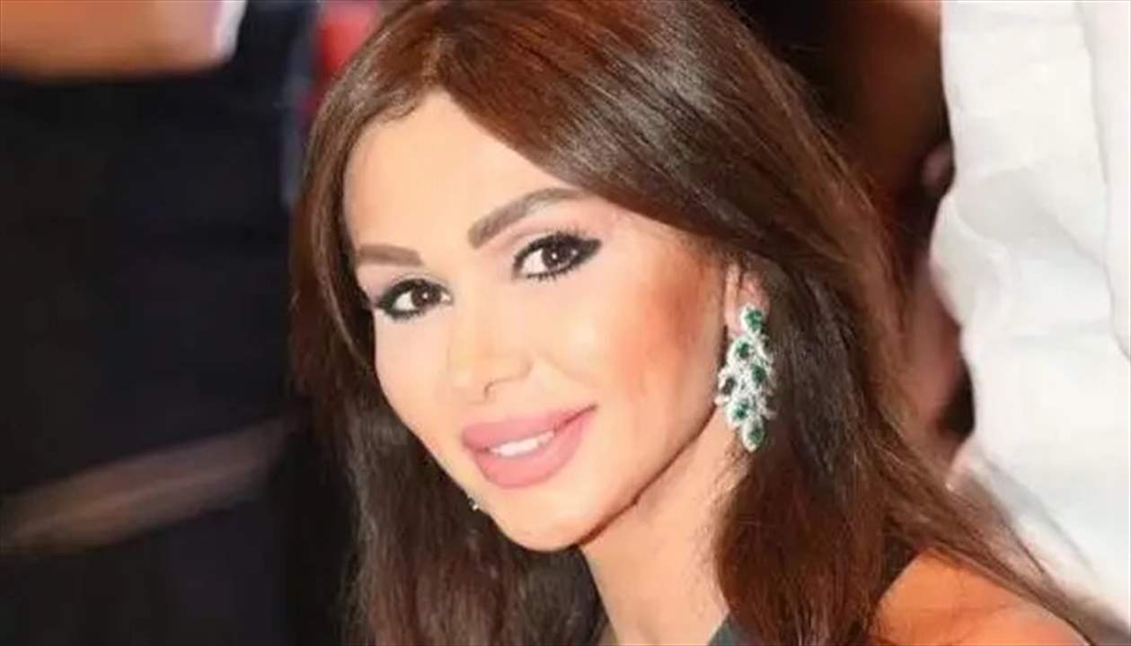 كوليت الحلاني تغني لابنها الوليد خلال قيامها بتصفيف شعرها.. هكذا ظهرت 