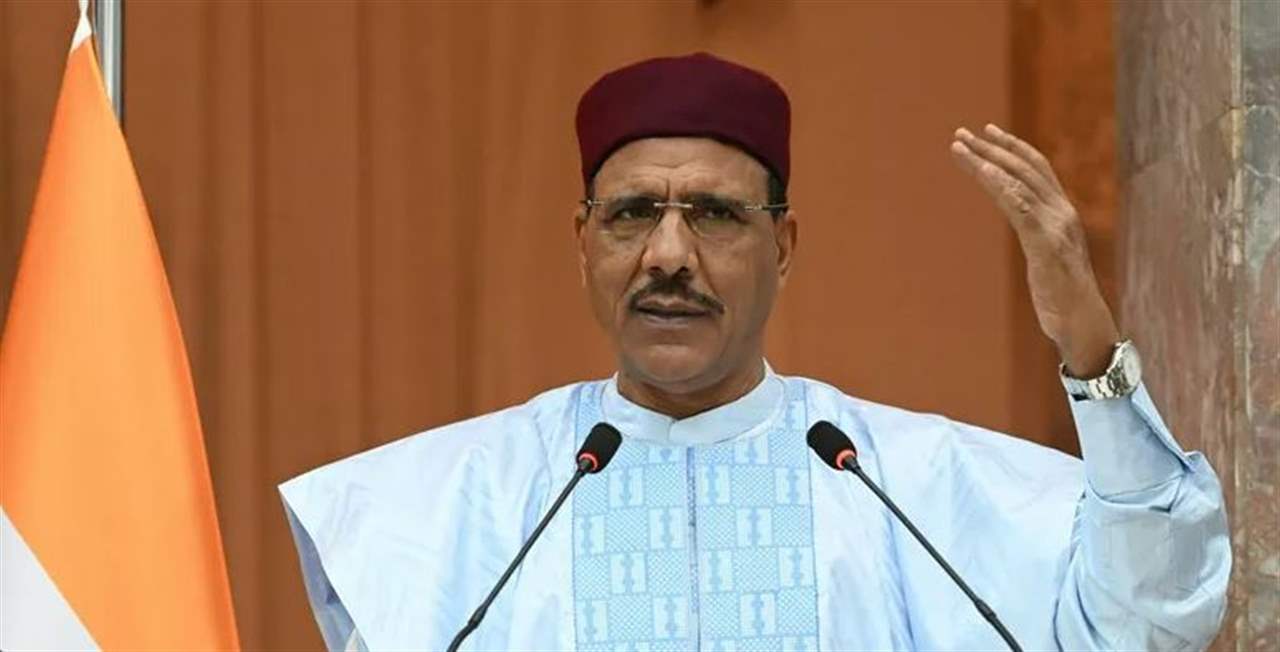 المجلس العسكري في النيجر يعلن اعتزامه محاكمة بازوم بـ&quot;الخيانة العظمى&quot; 