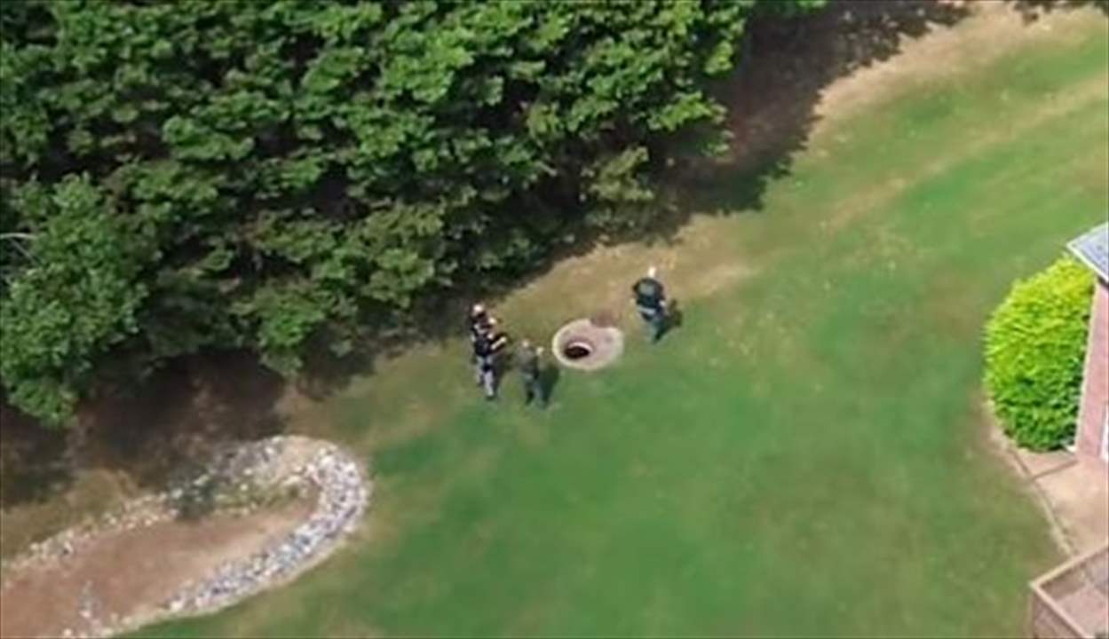 بالفيديو.. طائرة مسيّرة تصطاد لصا  