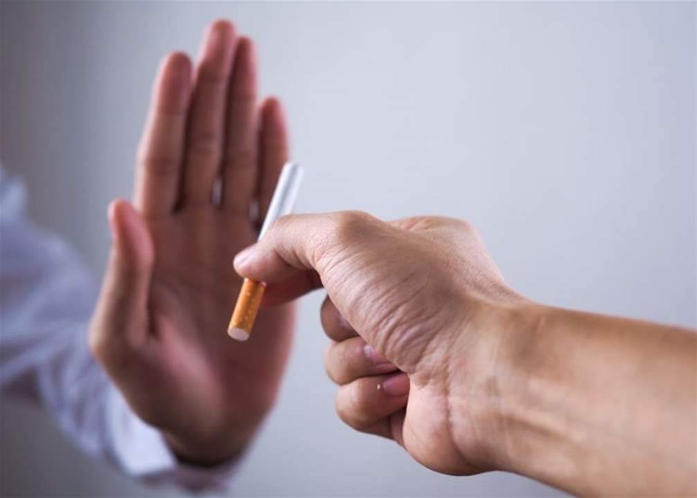 بريطانيا تستغل علب السجائر لمحاربة التدخين 