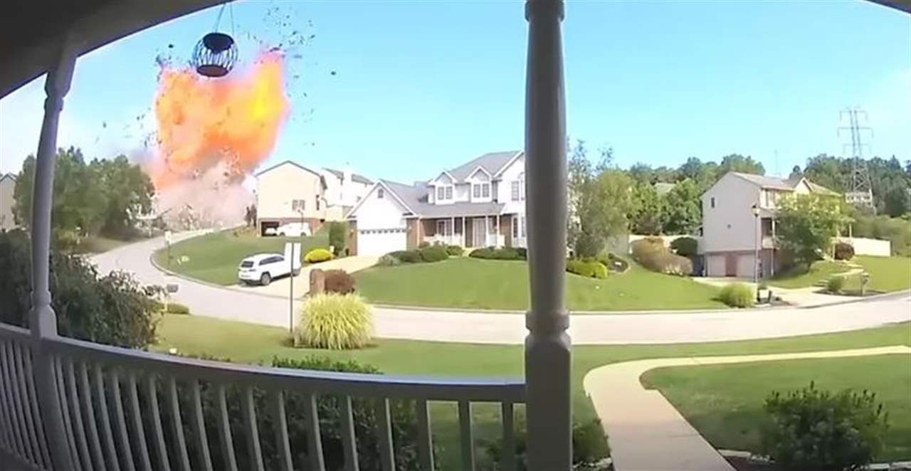 بالفيديو - لحظة وقوع انفجار "مجهول" وتدمير 3 مبان