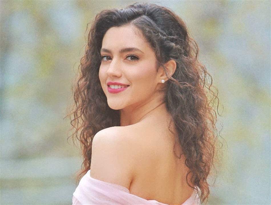 ستيفاني عطالله تنشر لقطات عفوية من كواليس مسلسل كريستال