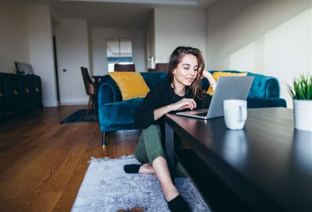 الرجال يفضلون العمل بالمكتب أكثر من النساء بمرتين: "الابتعاد عن العائلة" أحد أهم الأسباب