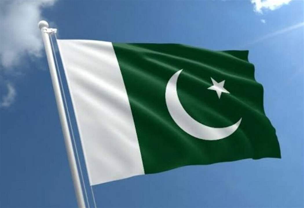 مقتل 11 عاملاً في هجوم بعبوة ناسفة في باكستان