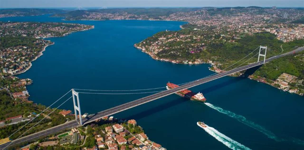 تعليق حركة الملاحة في مضيق البوسفور بعد تعطّل سفينة 