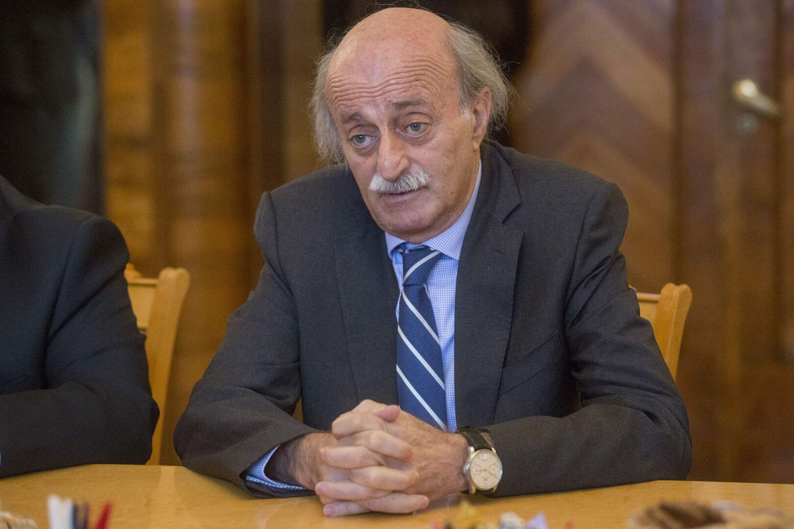 "الاخبار": جنبلاط يستفز حزبي القوات اللبنانية والكتائب