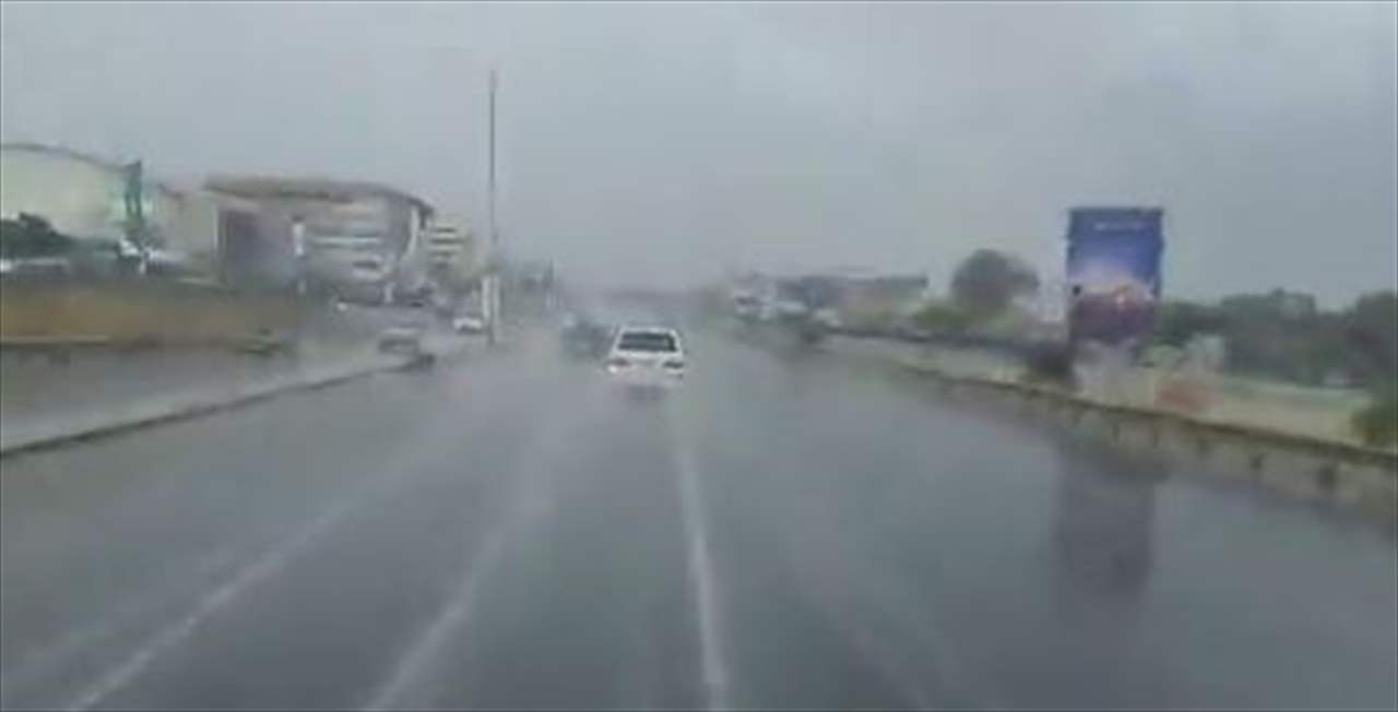 بالفيديو - في آخر أيام آب: أمطار وبرق ورعد 