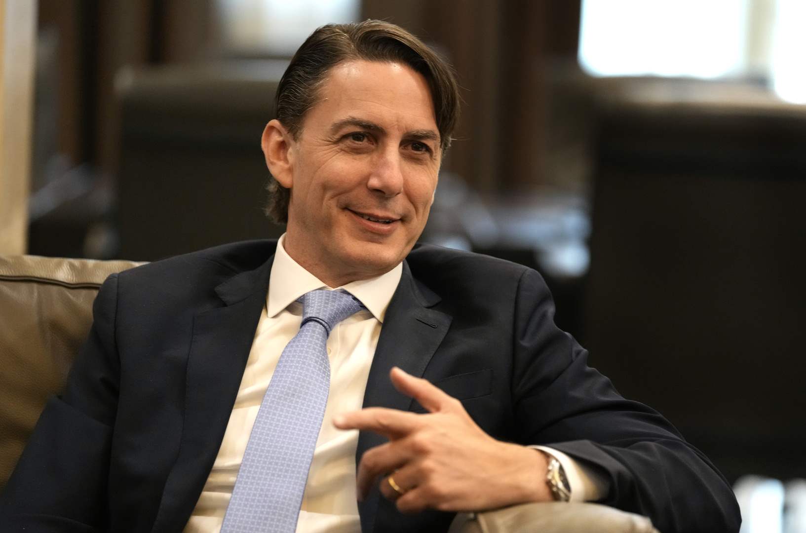 هوكشتاين يزور قلعة بعلبك برفقة السفيرة الأميركية 