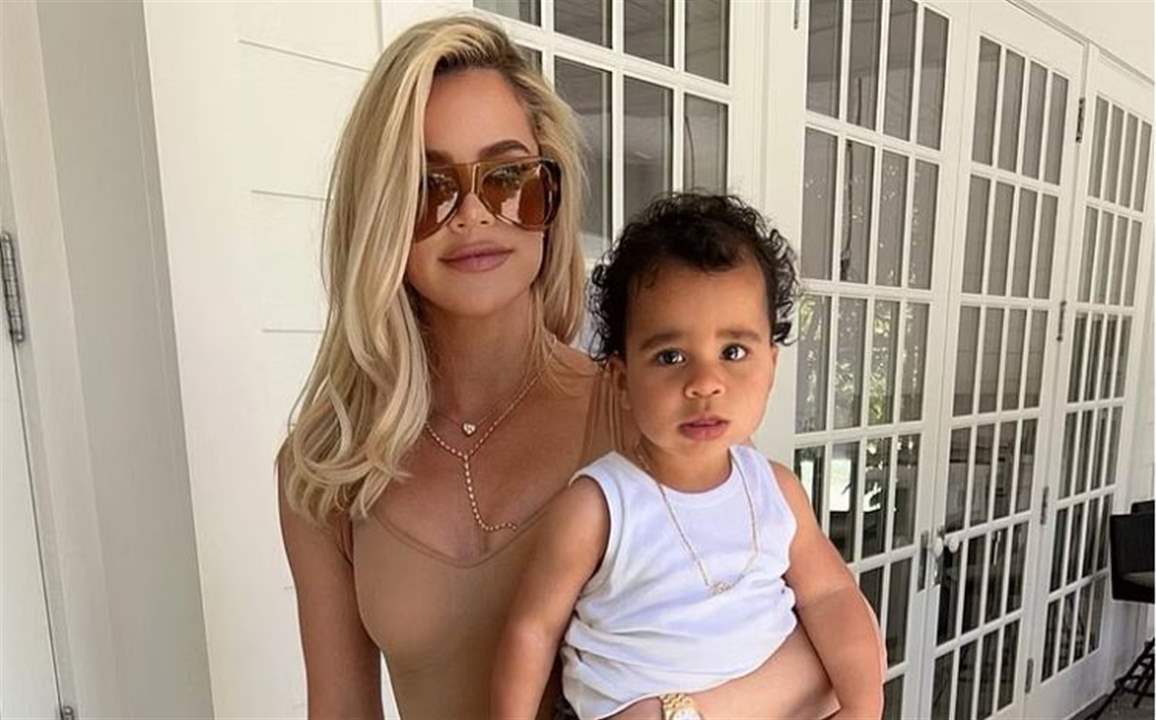 كلوي كارداشيان تختار اسمًا لطفلها بعد عام على ولادته