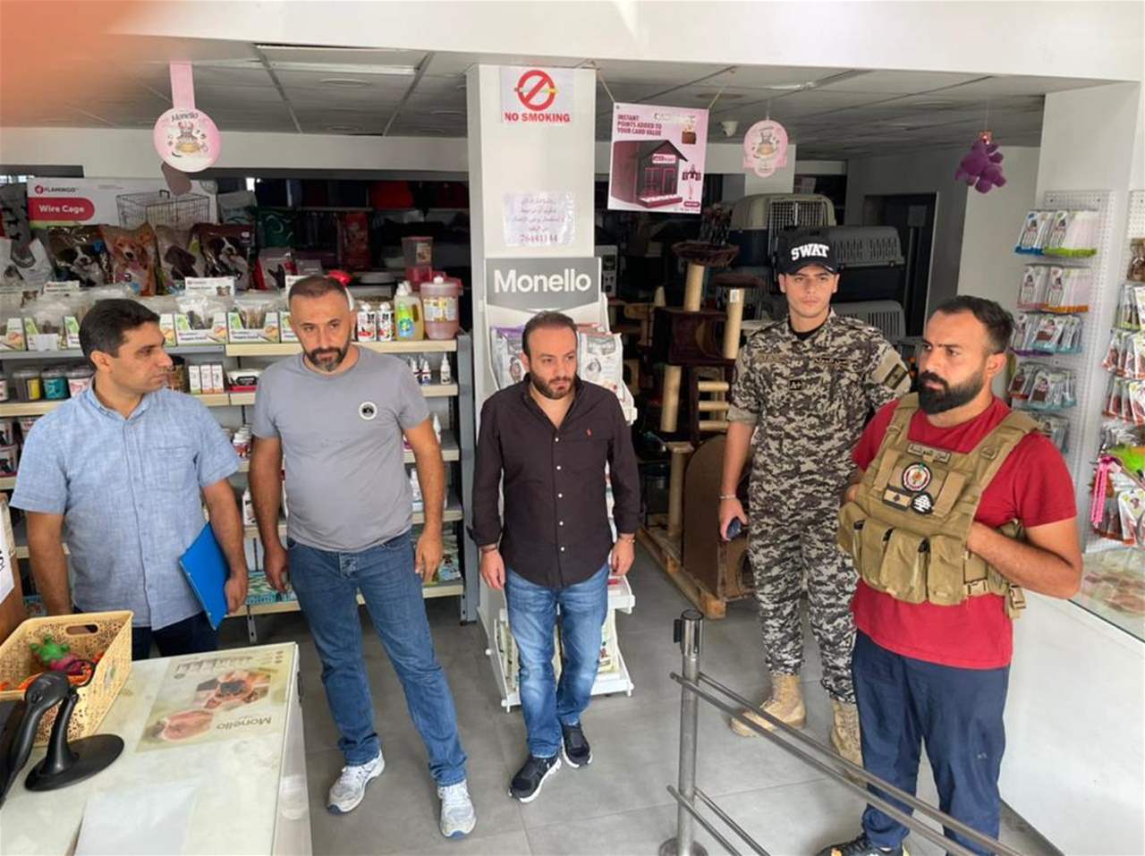 بالصور - وزارة الزراعة تداهم محلات لبيع الحيوانات وتقفل عيادتين بيطريتين 