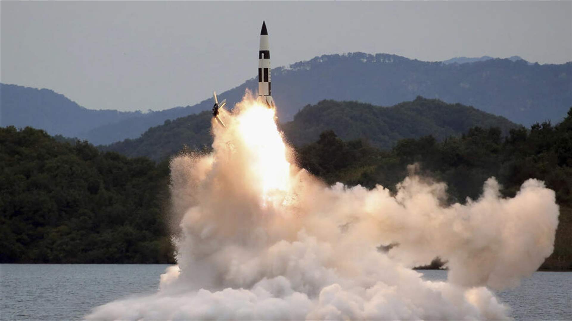 كوريا الشمالية تطلق &quot;عددا من صواريخ كروز&quot; باتجاه البحر الأصفر