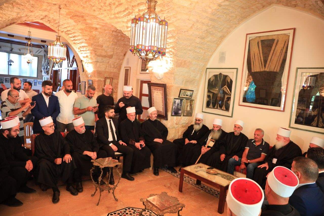أرسلان خلال استقباله رئيس لجنة التواصل الدرزية عرب الـ 48: أقول لإخواننا في جبل العرب.. إيّاكم والفوضى!