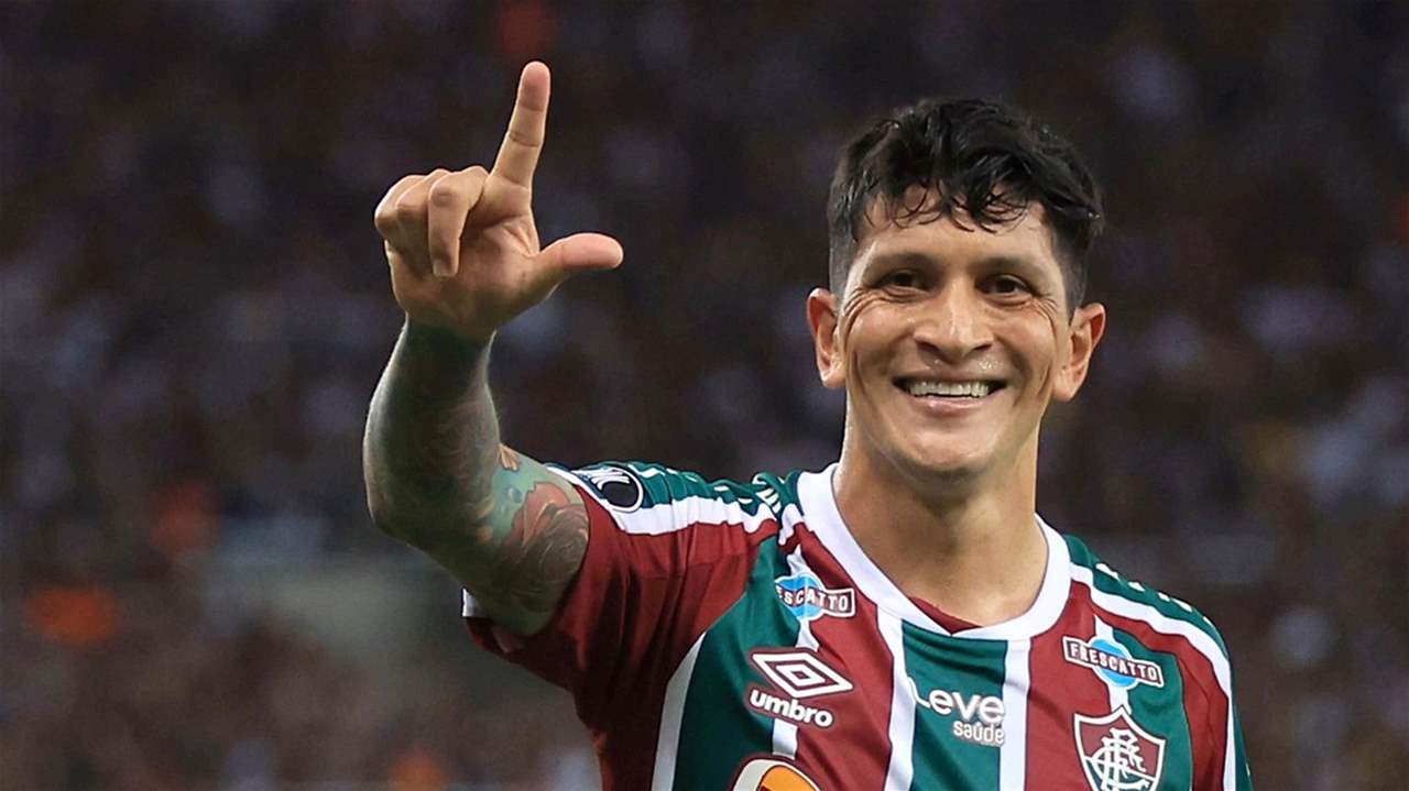 فيديو - العجوز الأرجنتيني يقود فريقه البرازيلي الى نصف النهائي