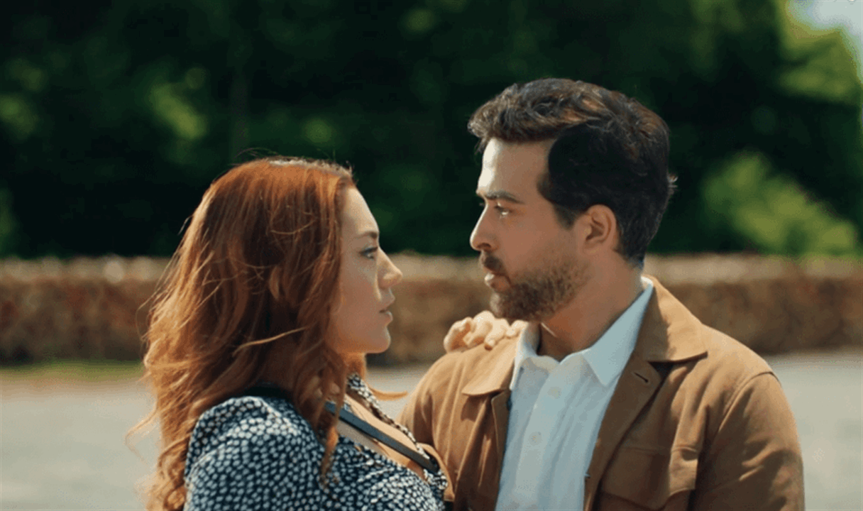 ستيفاني عطالله ترد على انتقاد قبلتها مع محمود نصر في "كريستال": لا اسعى لتغيير معتقدات