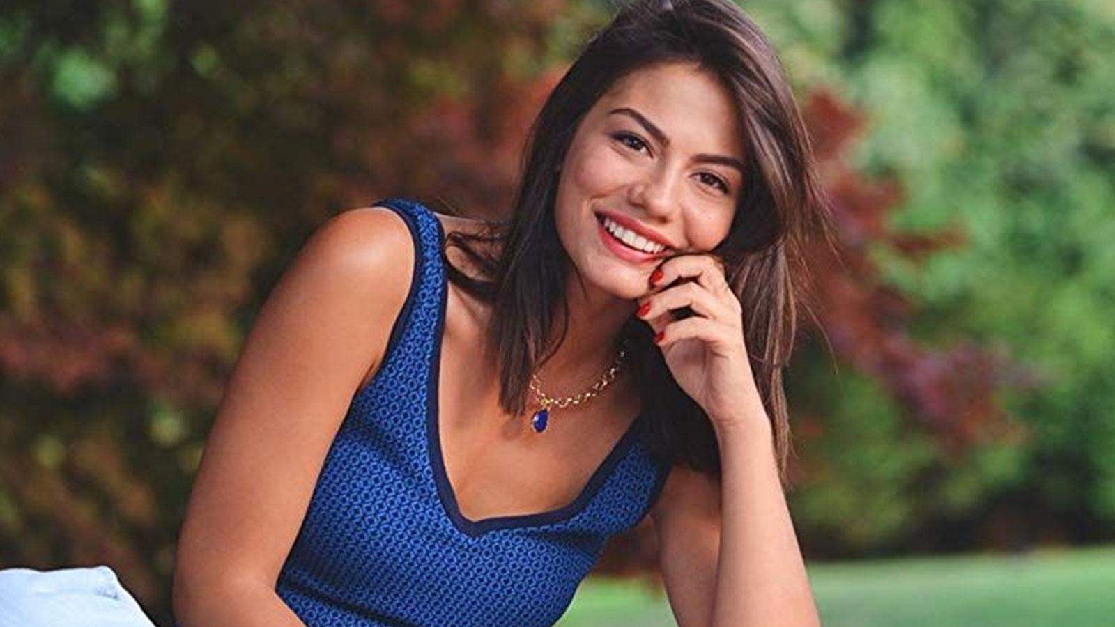 سعر تنورة ديميت أوزدمير في مهرجان البندقية يثير الجدل