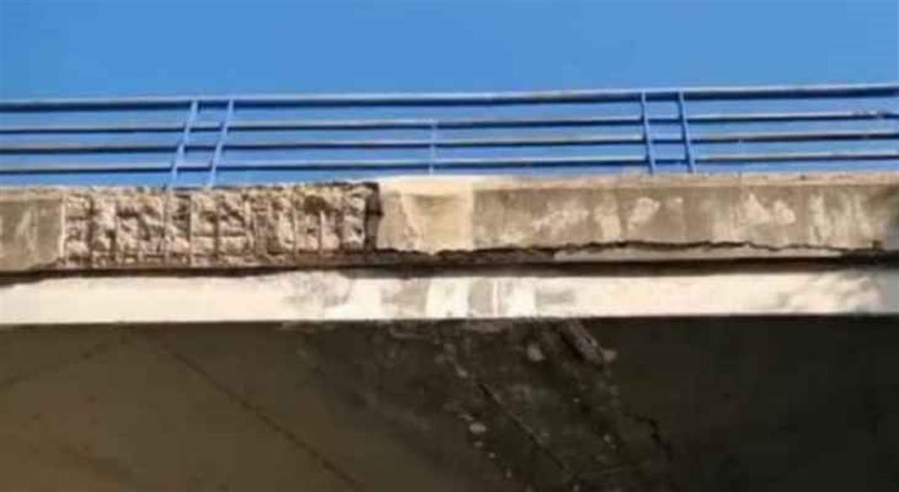 سقوط أجزاء من جسر السعديات ومناشدة لوزارة الاشغال للتحرك بسرعة 