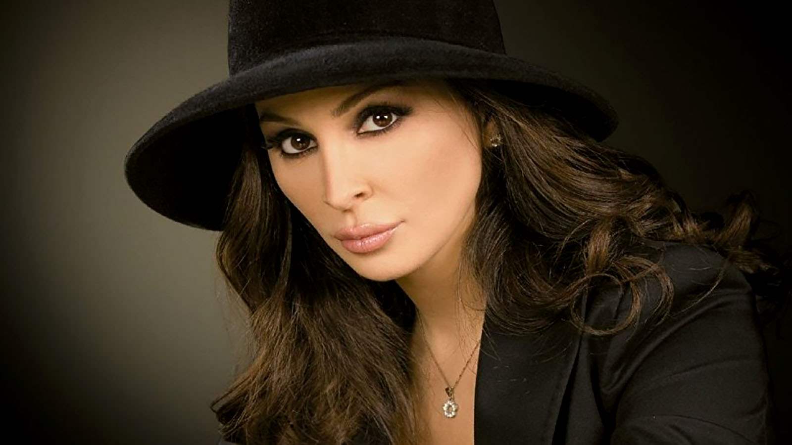 فيديو لـ اليسا تطلق النار من مسدس يتصدر حديث الجمهور