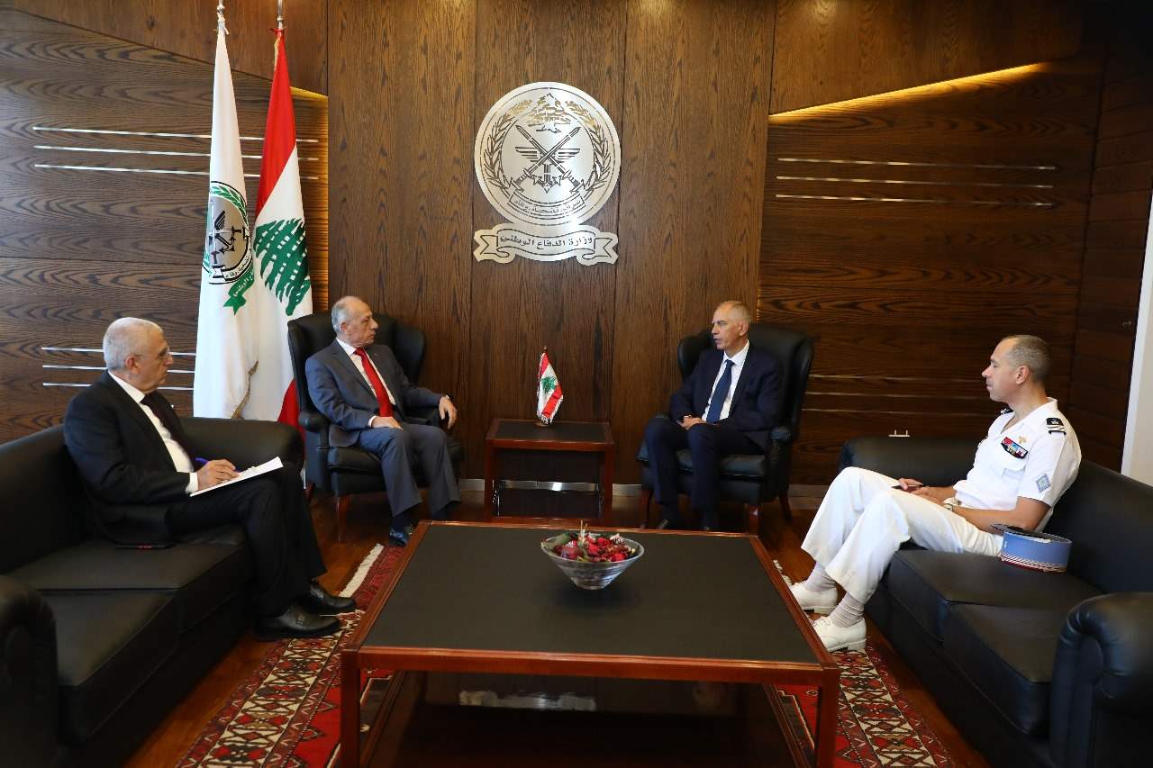 وزير الدفاع التقى السفير الفرنسي وملف النزوح السوري كان حاضراً 
